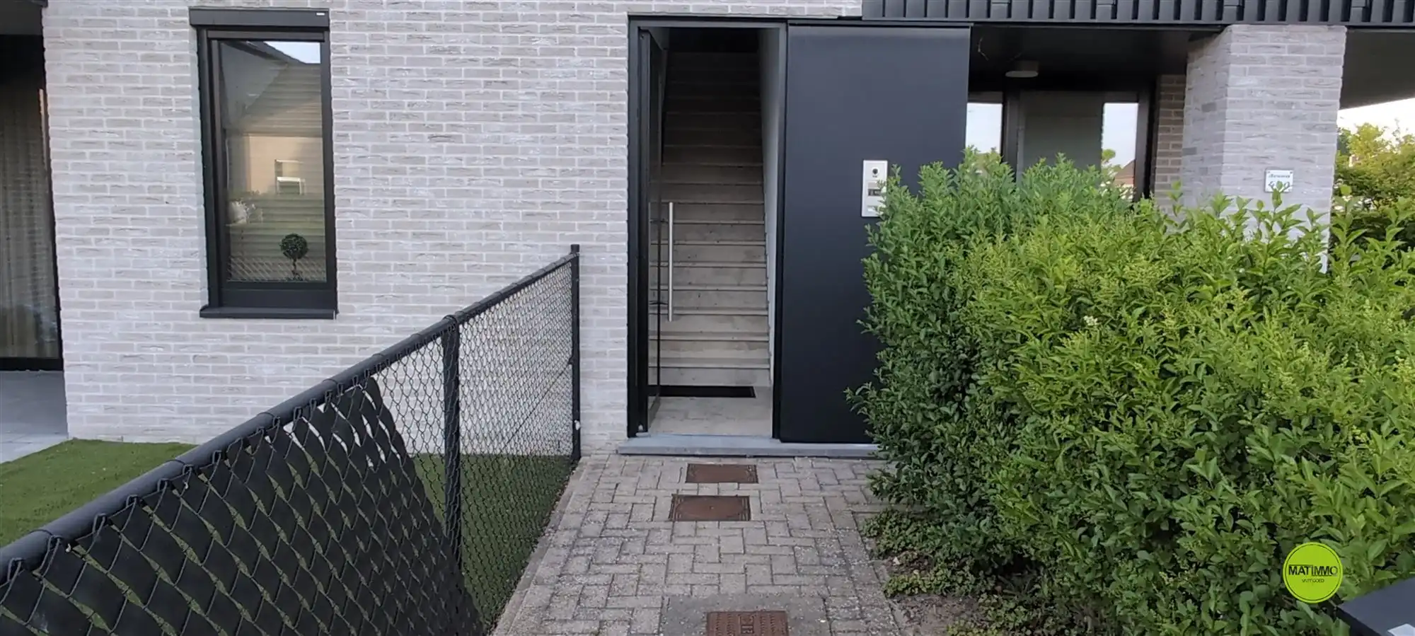 Centraal gelegen, energiezuinig appartement te Lommel foto 2