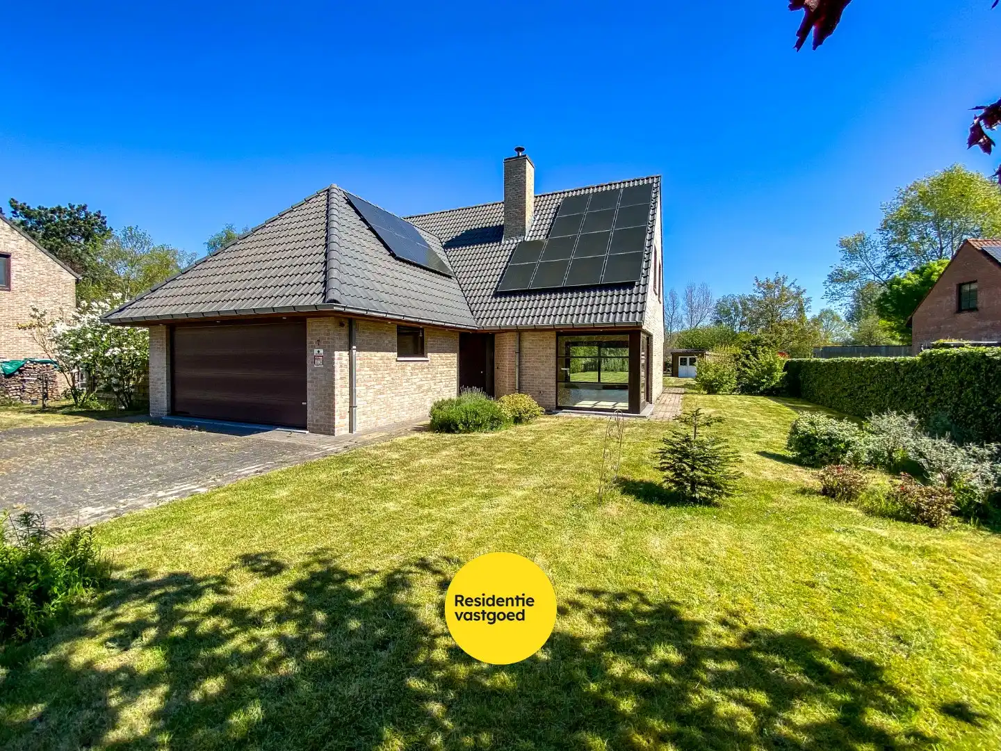 Ruime villa met 5 slaapkamers op 1082 m² te Oostduinkerke, gelegen vlakbij het natuurreservaat Hannecartbos. foto {{pictureIndex}}