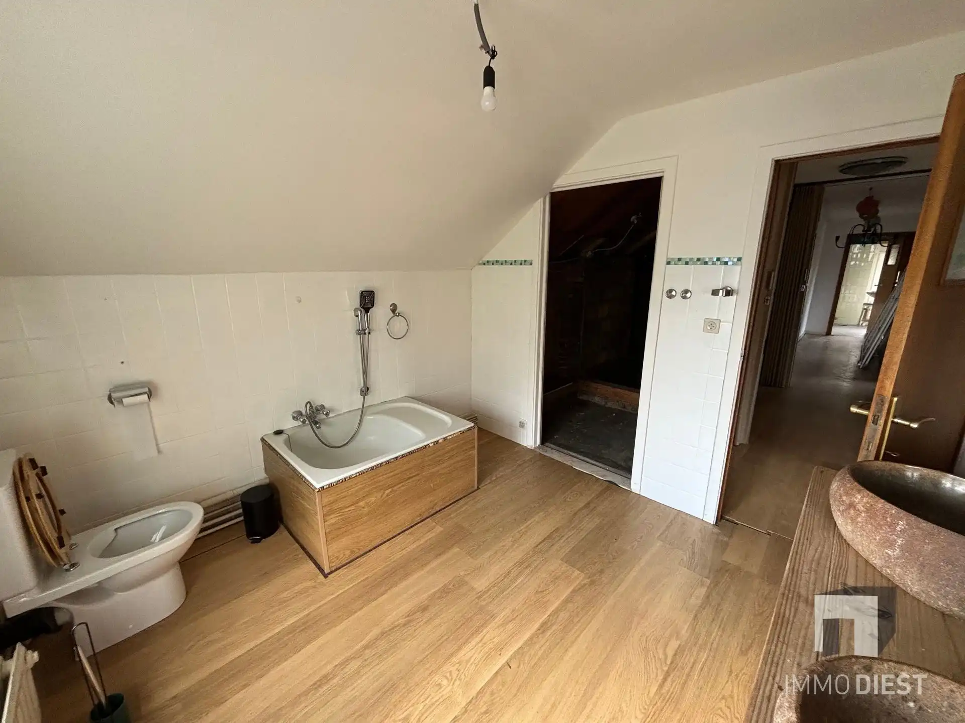 Ruime betaalbare woning met veranda en bijgebouw foto 42