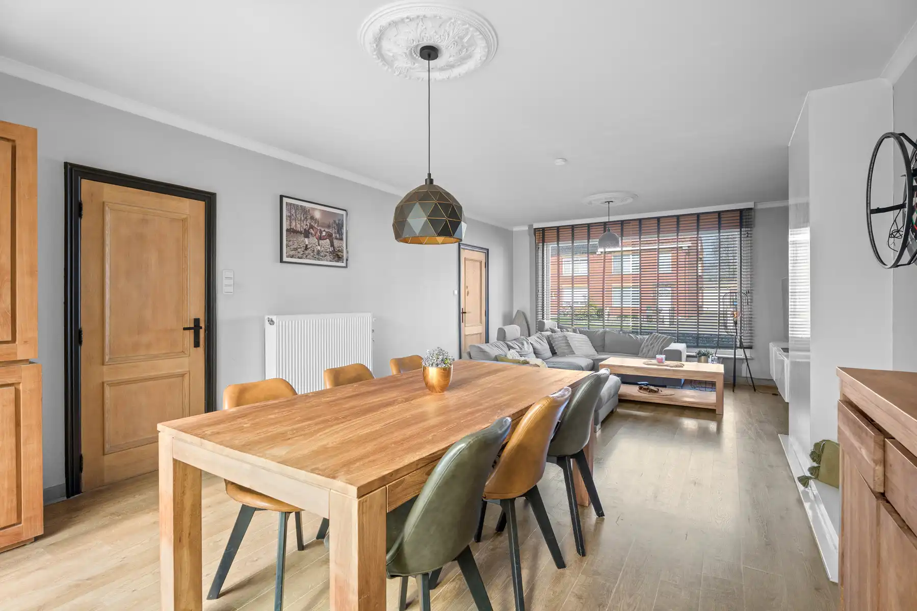 Instapklare halfopen bebouwing met zonnige tuin nabij centrum Lokeren foto 4