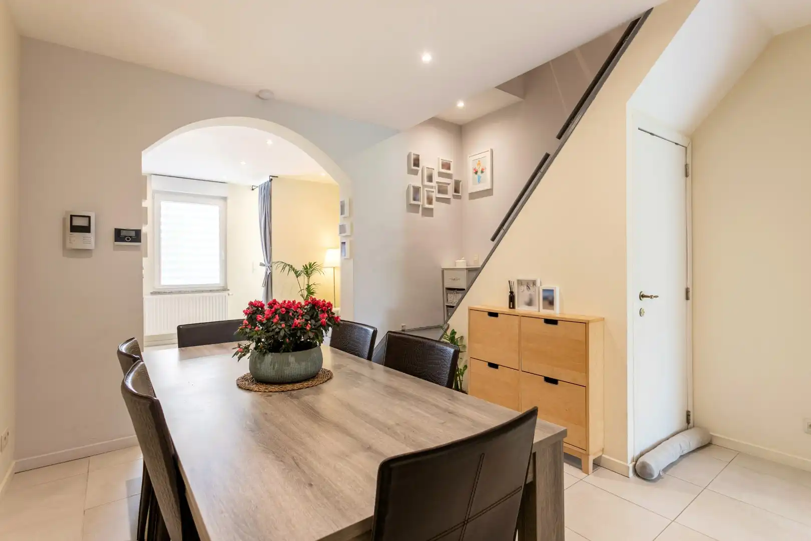 Instapklare woning met tuin te Sint-Pieters-Leeuw foto 6