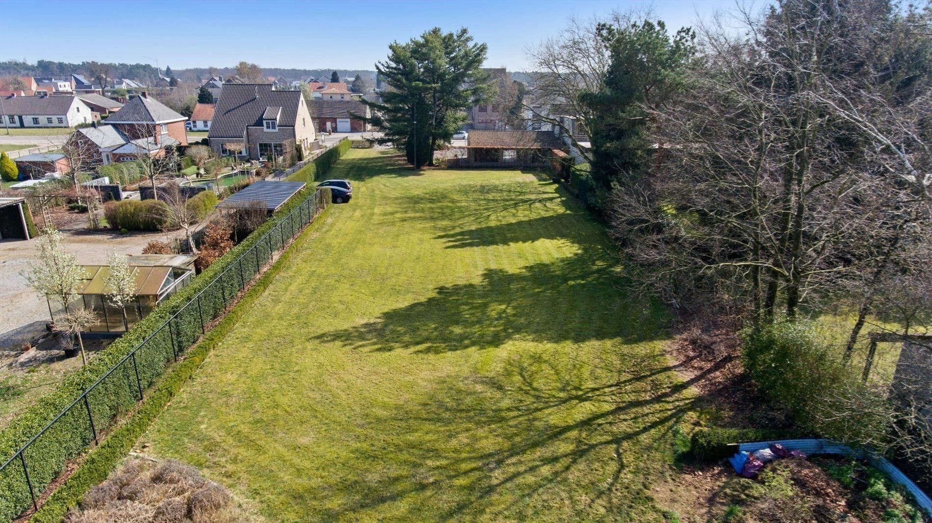 4000 m² grond met Feestzaal en woning  foto 2