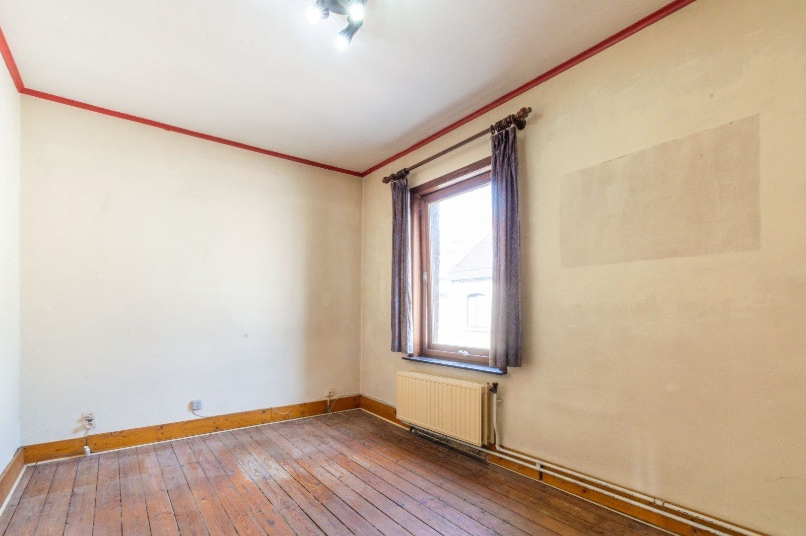 Ruime woning te renoveren met 4 slaapkamers ! foto 19