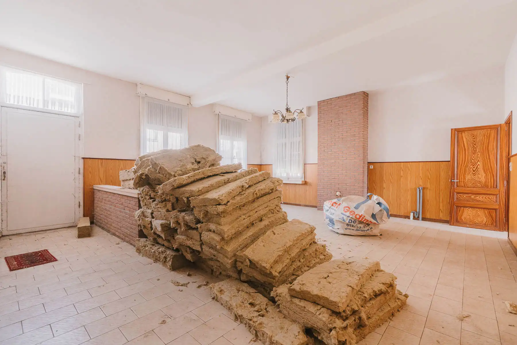 Karaktervolle, te renoveren woning met tal van mogelijkheden foto 7