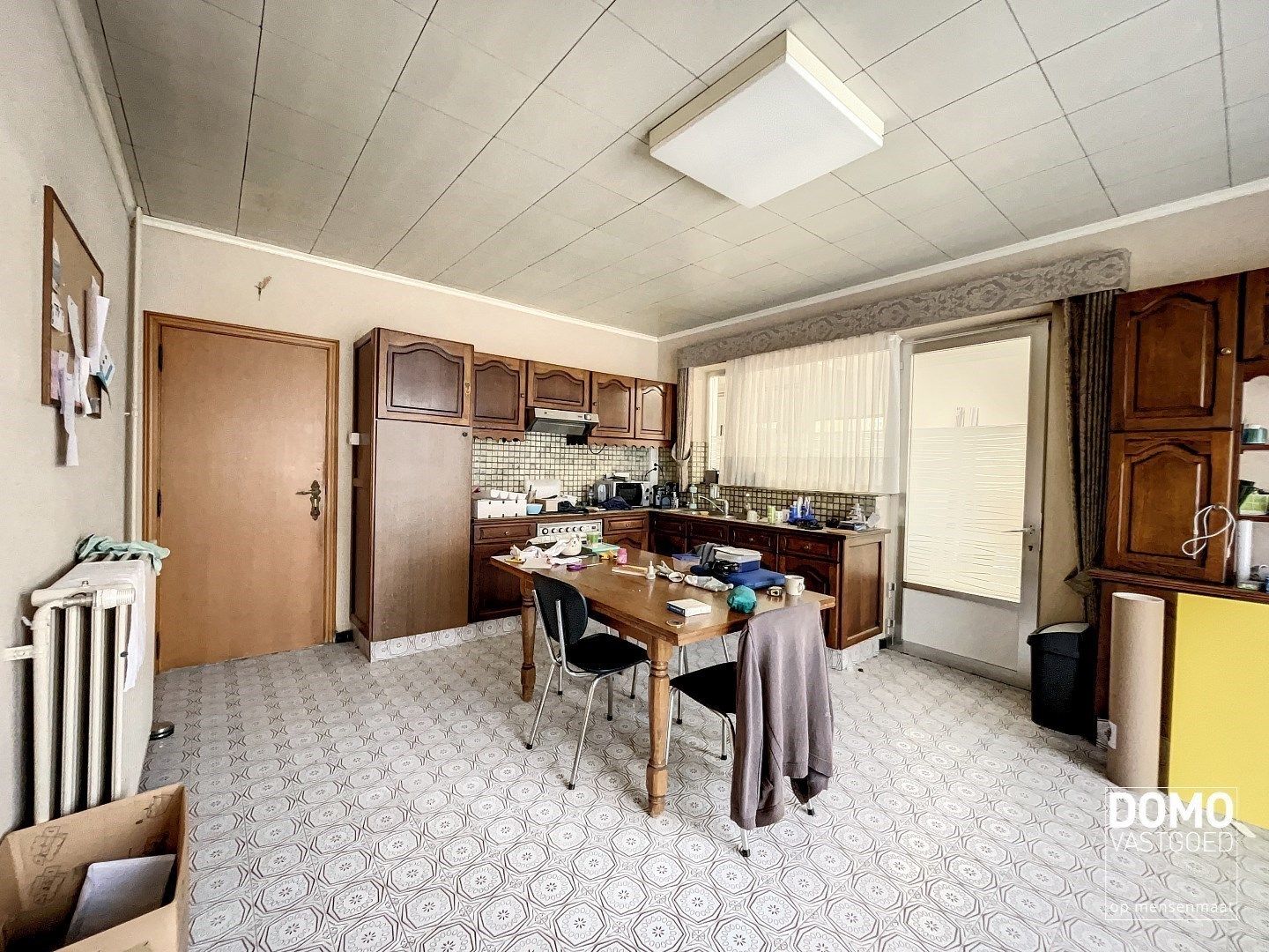 Commercieel gelegen handelspand met inclusief bovenliggend appartement te Kermt. foto 24