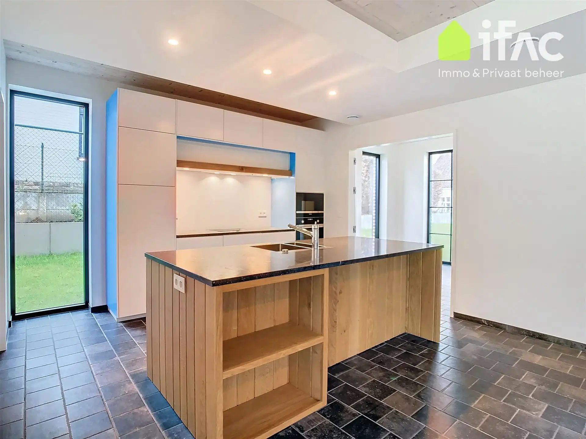 Villa met 4 slaapkamers, 2 badkamers en een grote tuin foto 11