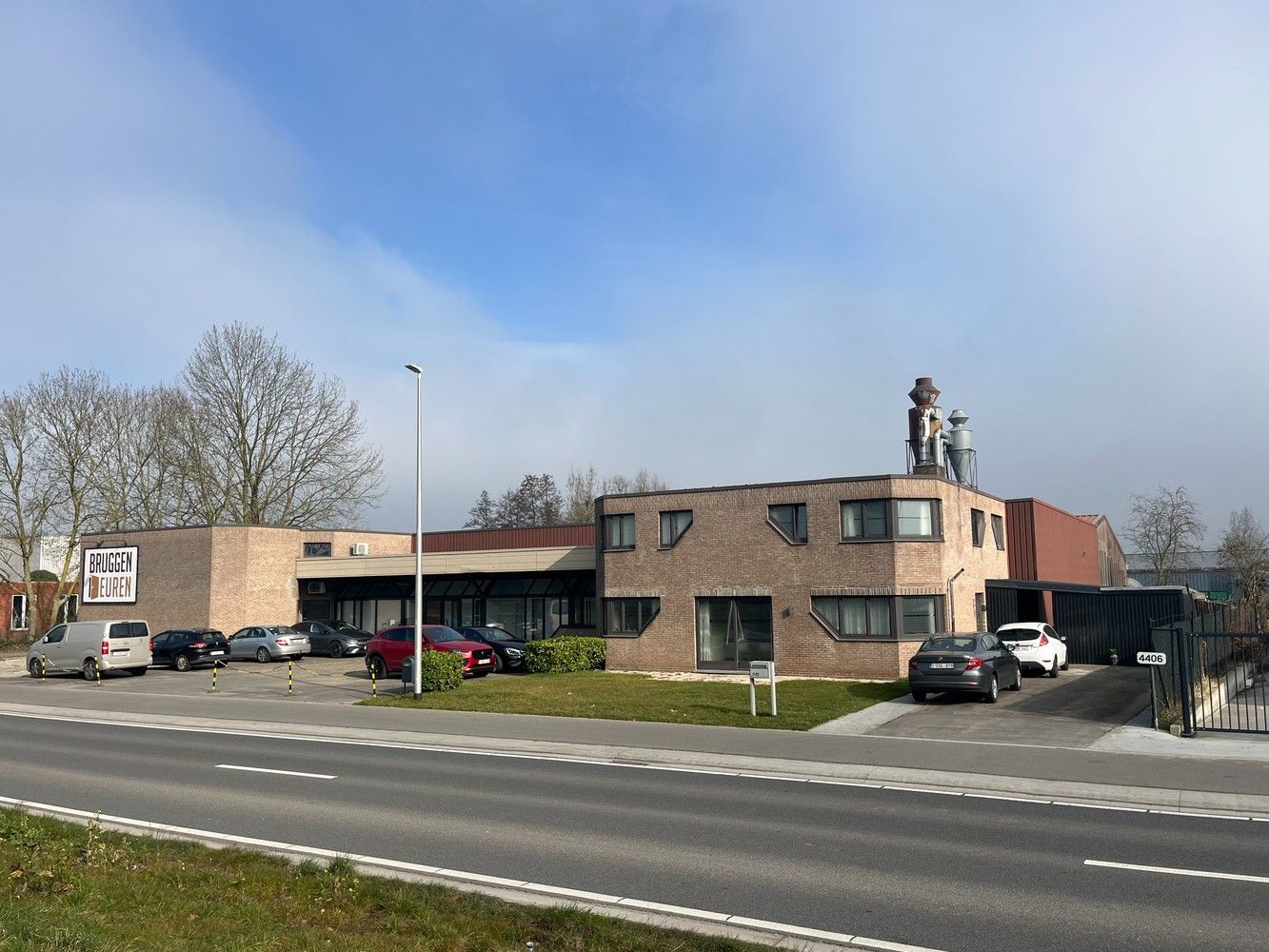 Bedrijfsgebouw met woning foto 3