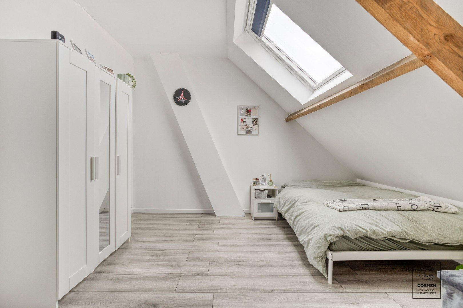 Zeer ruime en instapklare woning met een bew opp van 181 m², 4 ruime slpk's en zeer leuke, zonnige tuin met prachtig uitzicht! foto 21