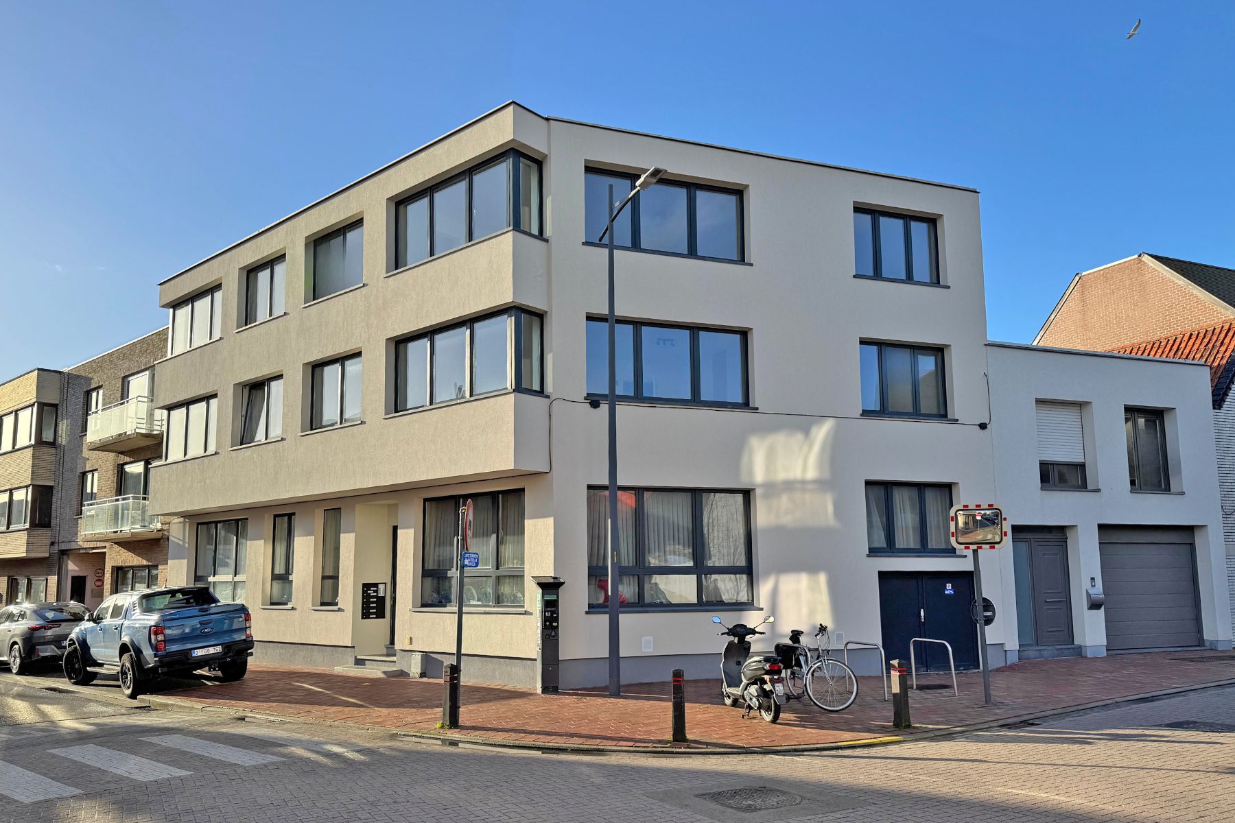 Op te frissen hoekappartement te Knokke foto {{pictureIndex}}