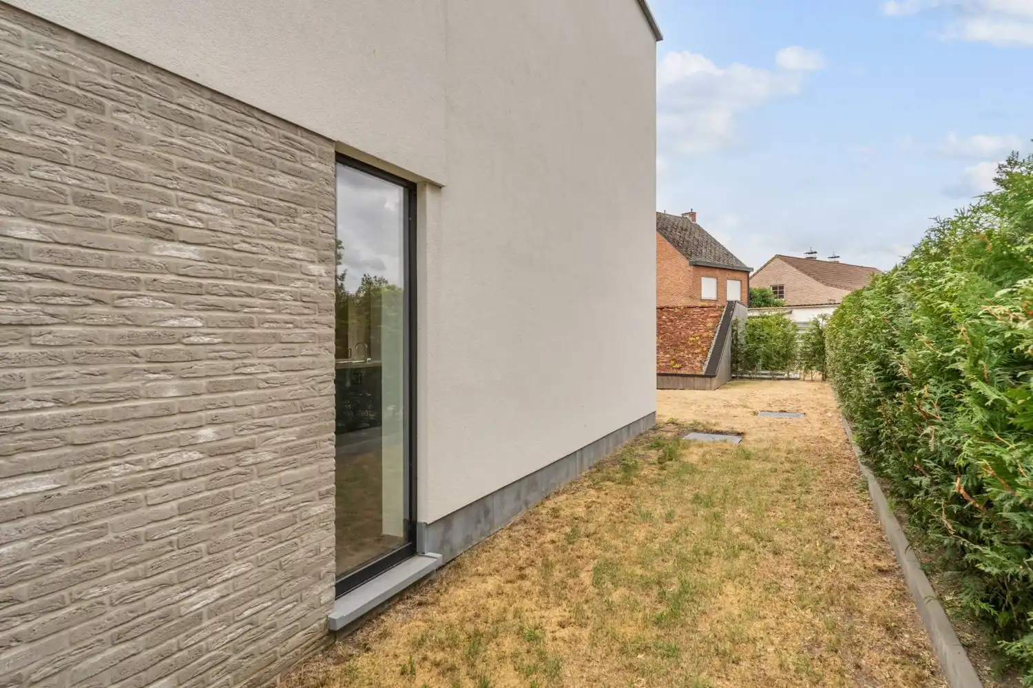 Volledig afgewerkte woning met 3 slaapkamers, tuin en 2 ondergrondse parkeerplaatsen foto 23