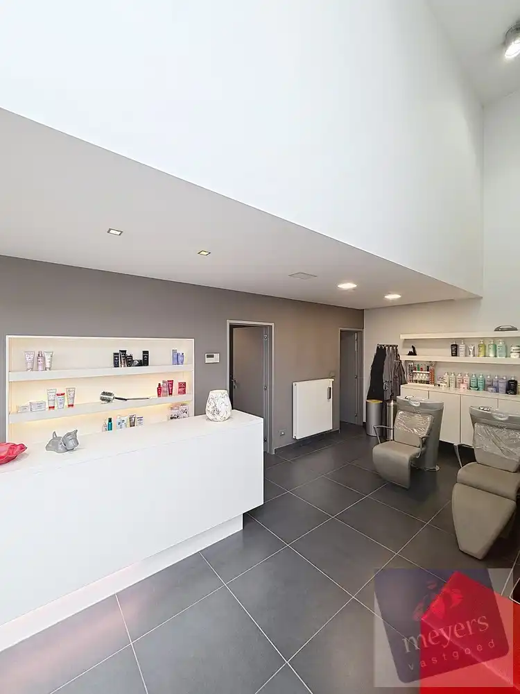 Handelspand met woonst op commerciële topligging in Spalbeek foto 3