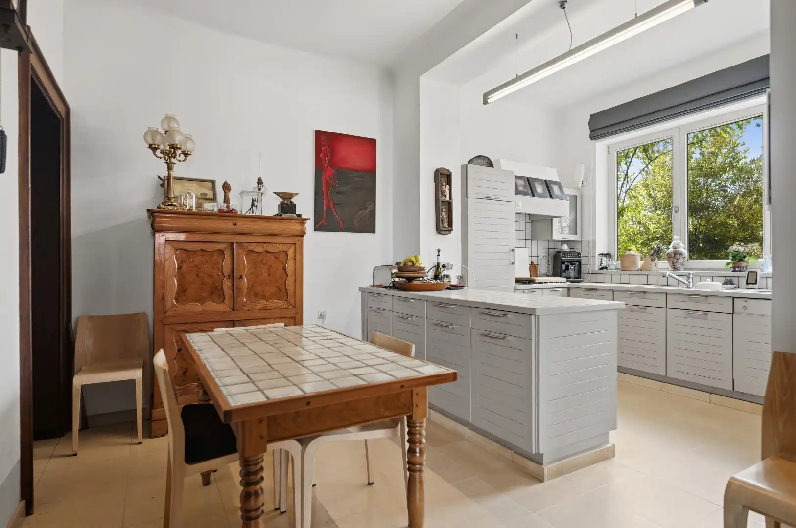 Karaktervolle interbellumwoning met veel ruimte, grote tuin en garage foto 14