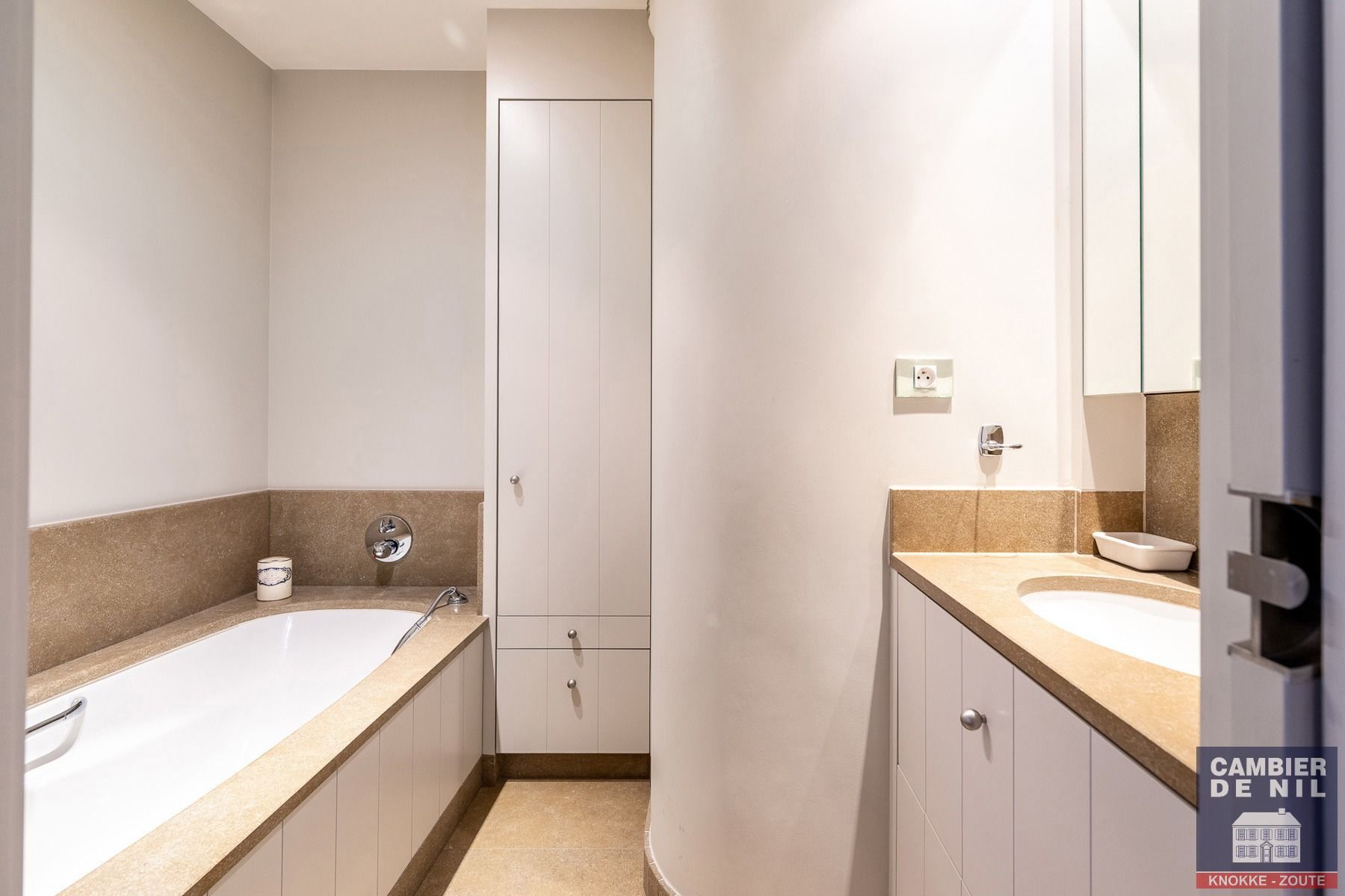 Ruim (155 m²) gemeubeld 3 SK appartement in hartje Zoute foto 25