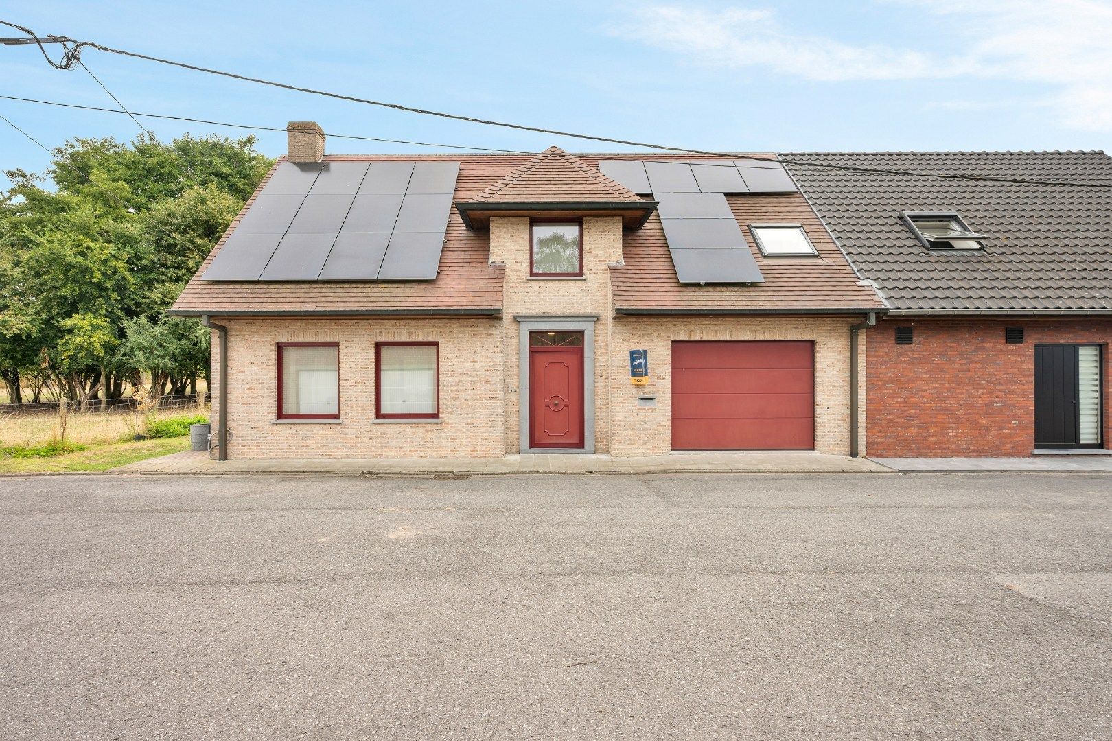 Recente halfopen woning met boomgaard in Ledegem foto {{pictureIndex}}