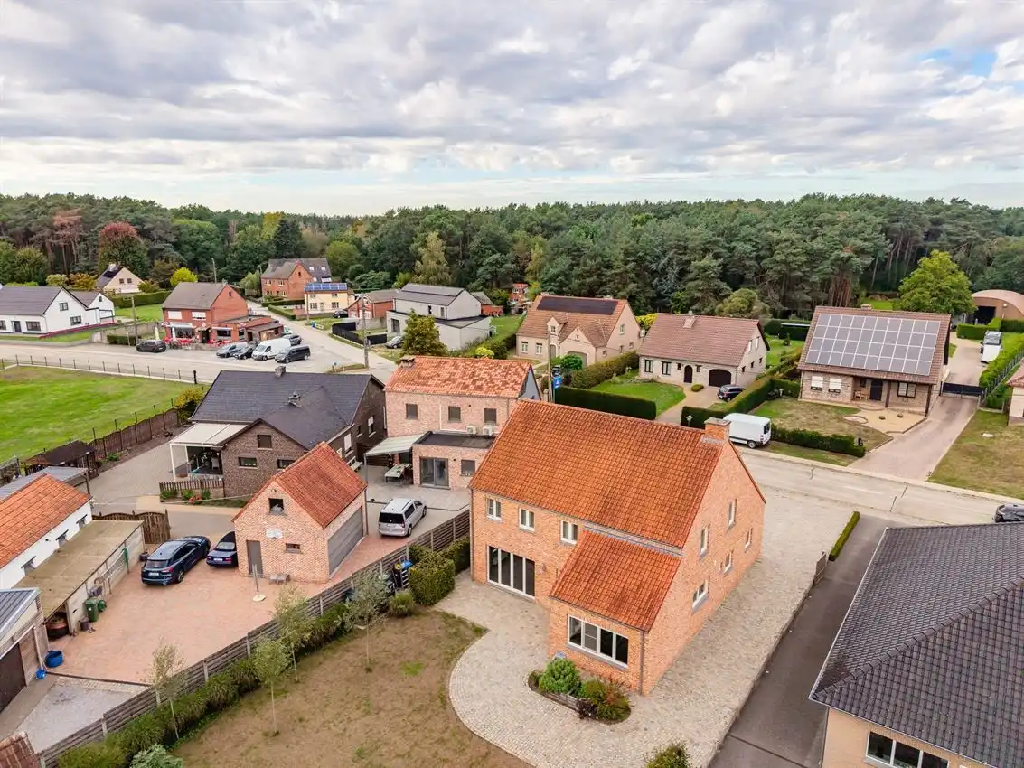 Instapklare, verrassend ruimle woning in landelijke omgeving foto 54