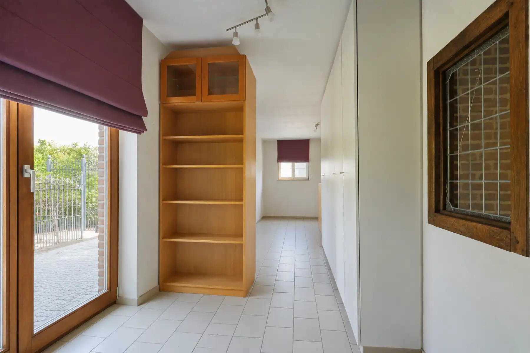 Landelijke villa met werkruimte, paardenstal en grote tuin foto 11