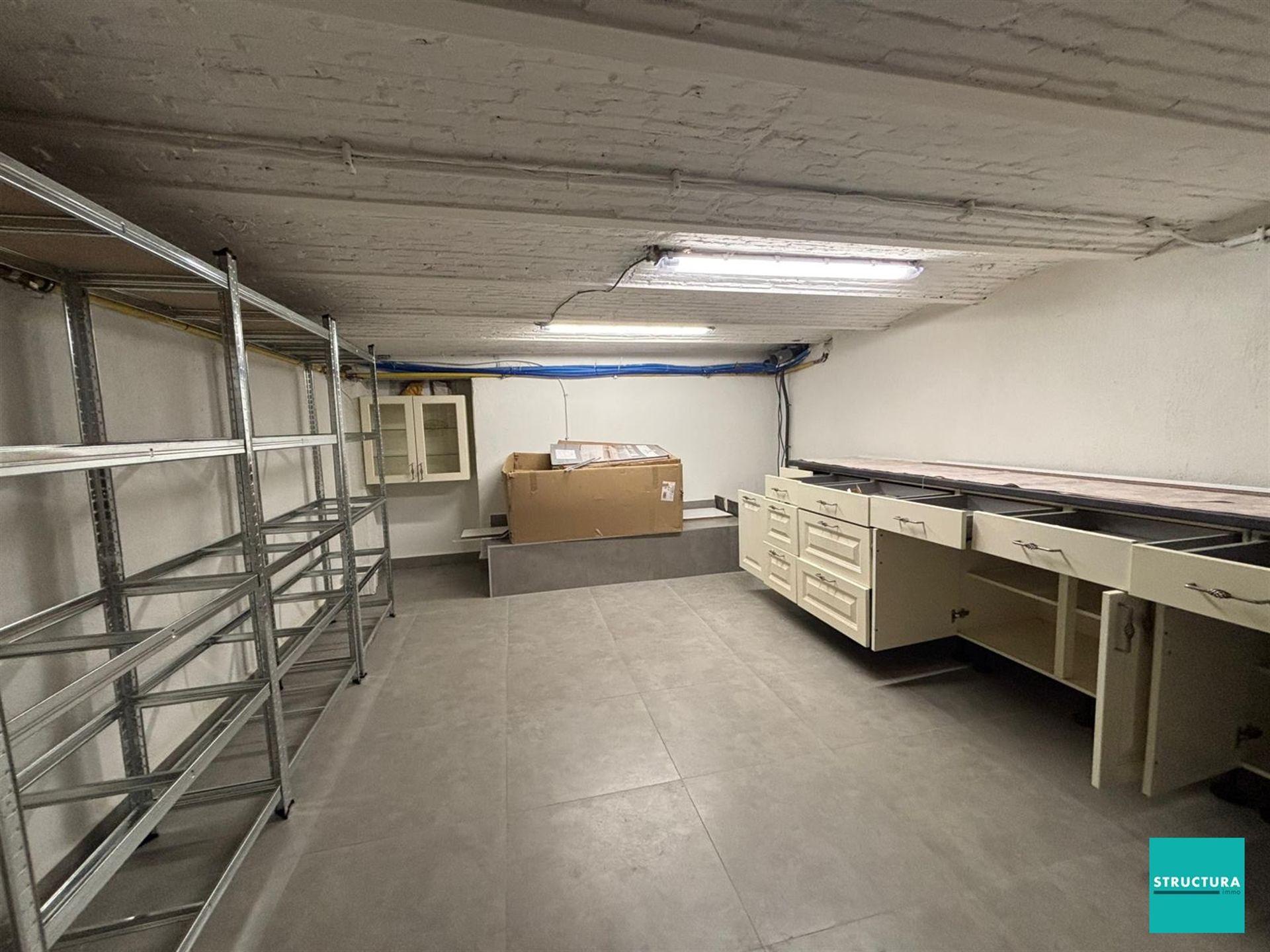 Volledig gerenoveerde, ruime woning met vlotte bereikbaarheid! foto 32