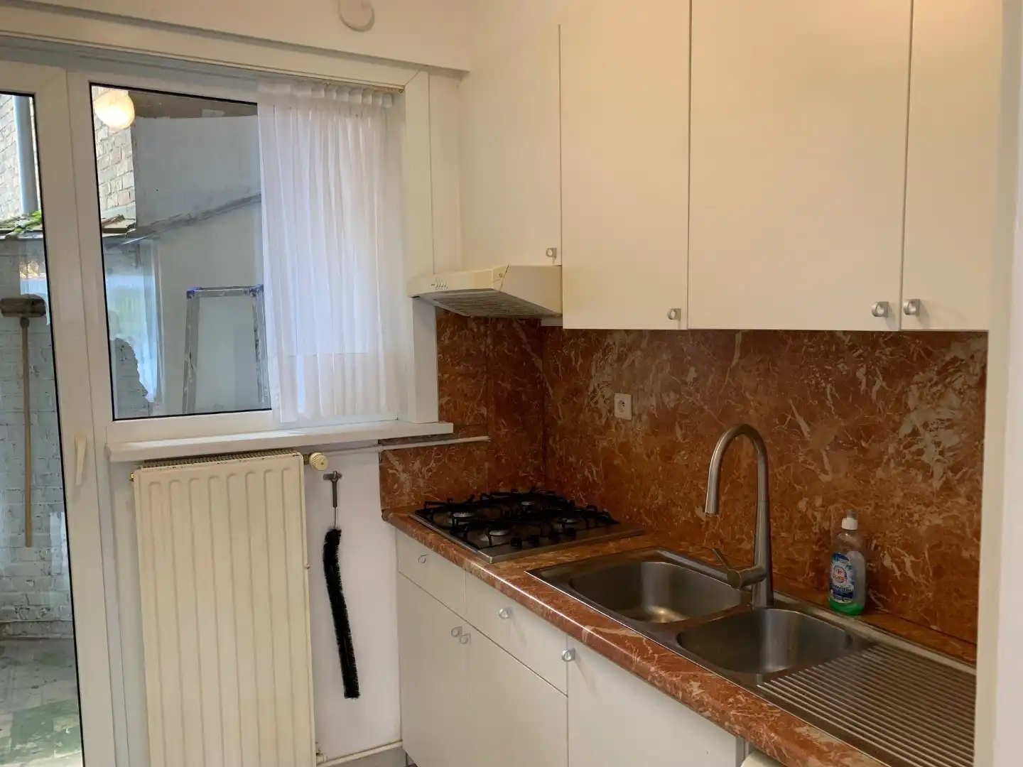 Gemeubeld appartement op het gelijkvloers - 1 slaapkamer en koertje foto 9