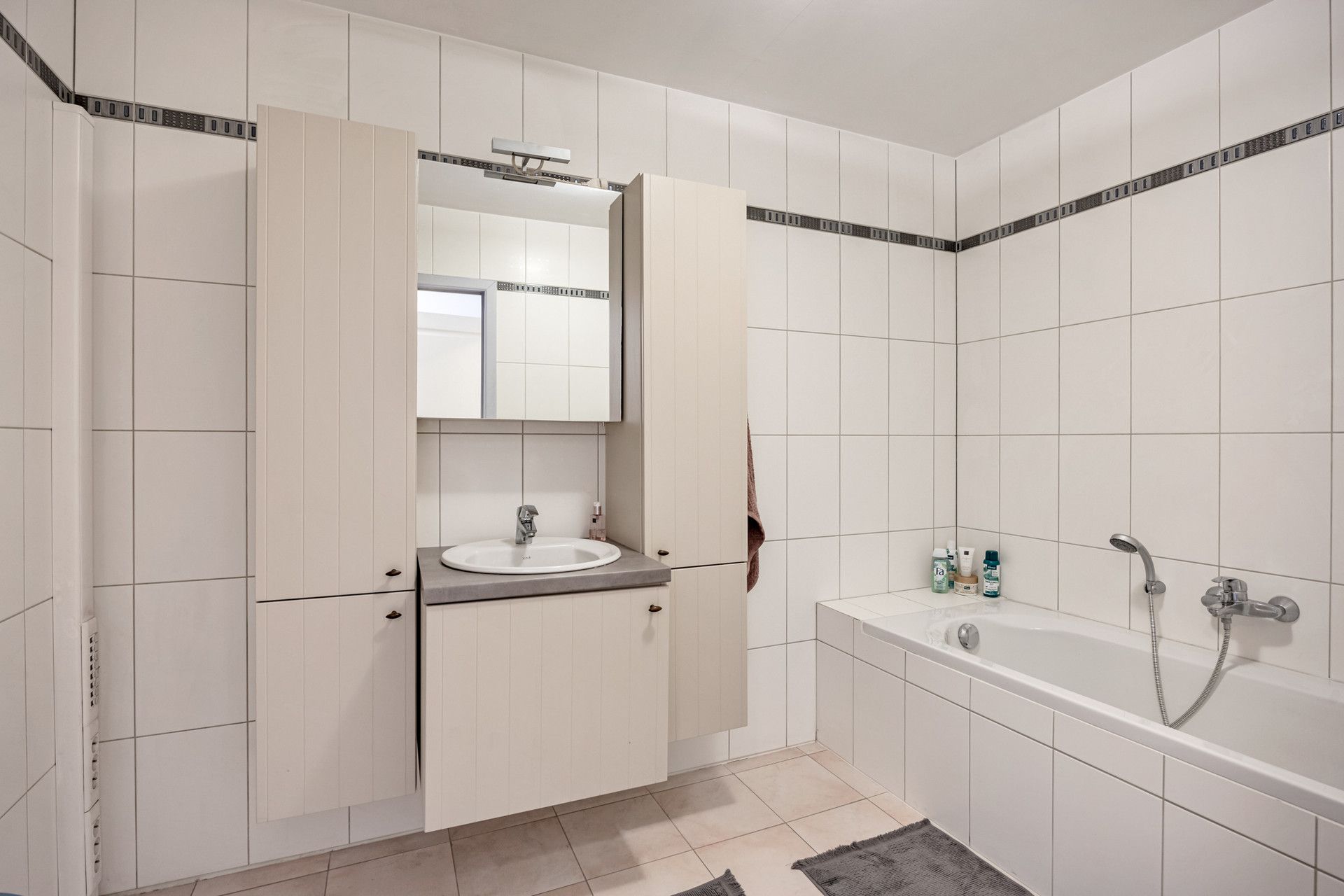 GEBOUW BESTAANDE UIT APP, 3 KANTOORVLOEREN & WERKPLAATS TE BILZEN. foto 18