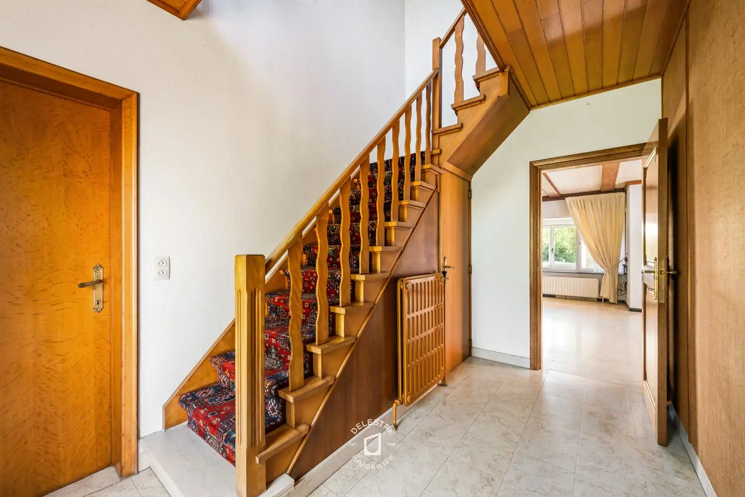 Ruimte, rust en potentieel: solide gezinswoning met volledige onderkeldering op 1.156 m² foto 5
