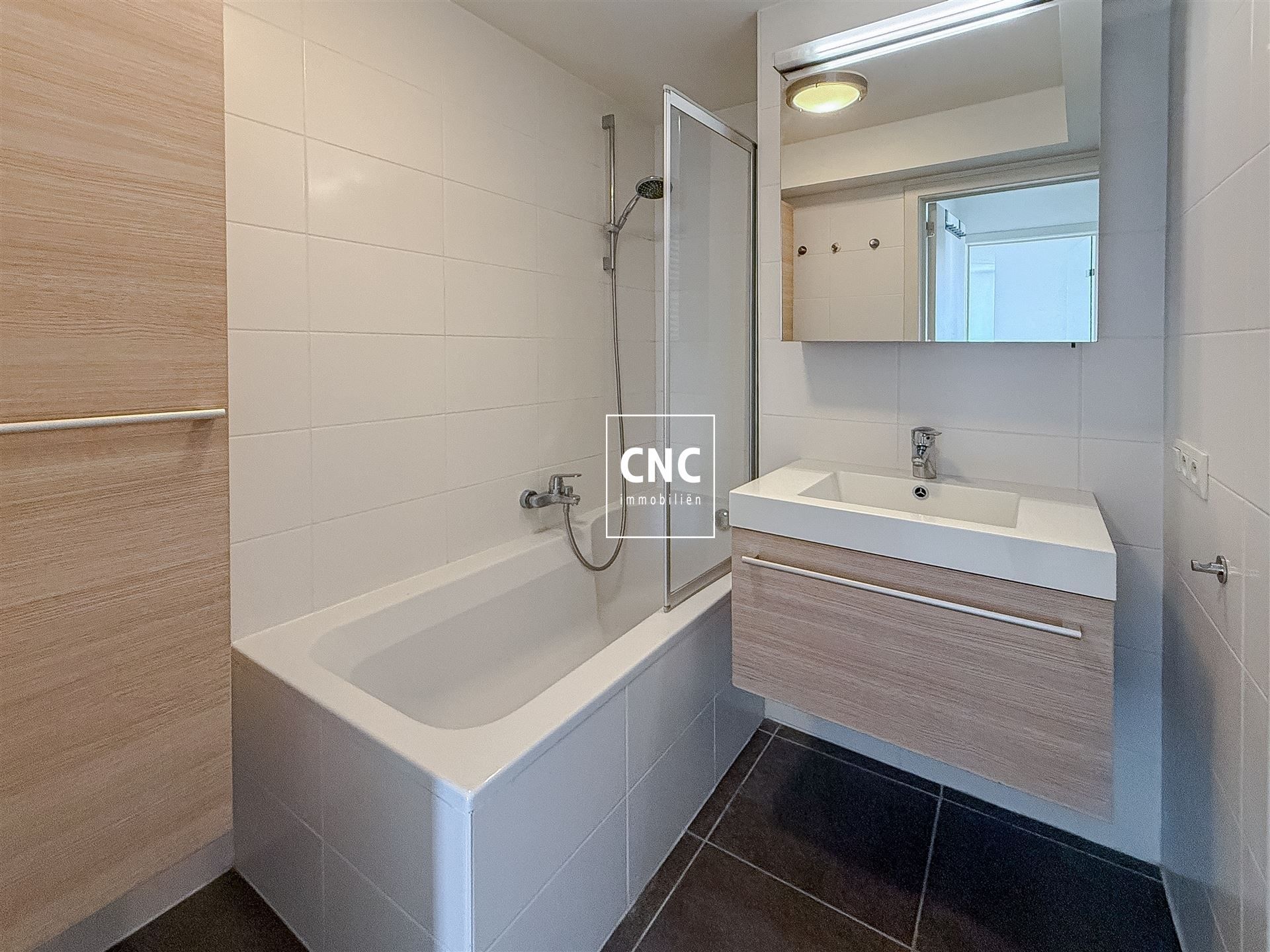 Ongemeubeld duplex met 2 slaapkamers in centrum Knokke-Heist foto 11