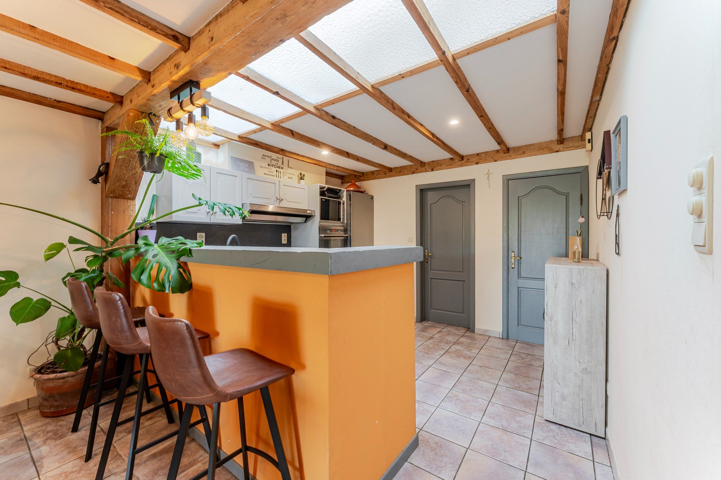RUIME WONING MET TUIN EN GARAGE foto 3