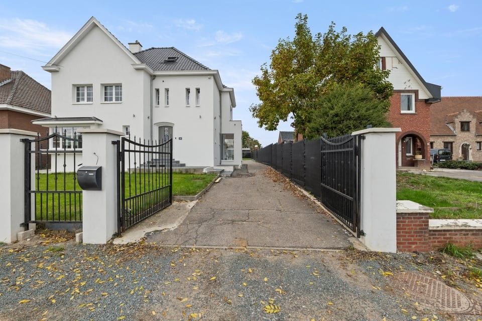 RUIME, GERENOVEERDE OPEN BEBOUWING MET 6 SLKS EN KNAPPE TUIN IN ALKEN foto 47