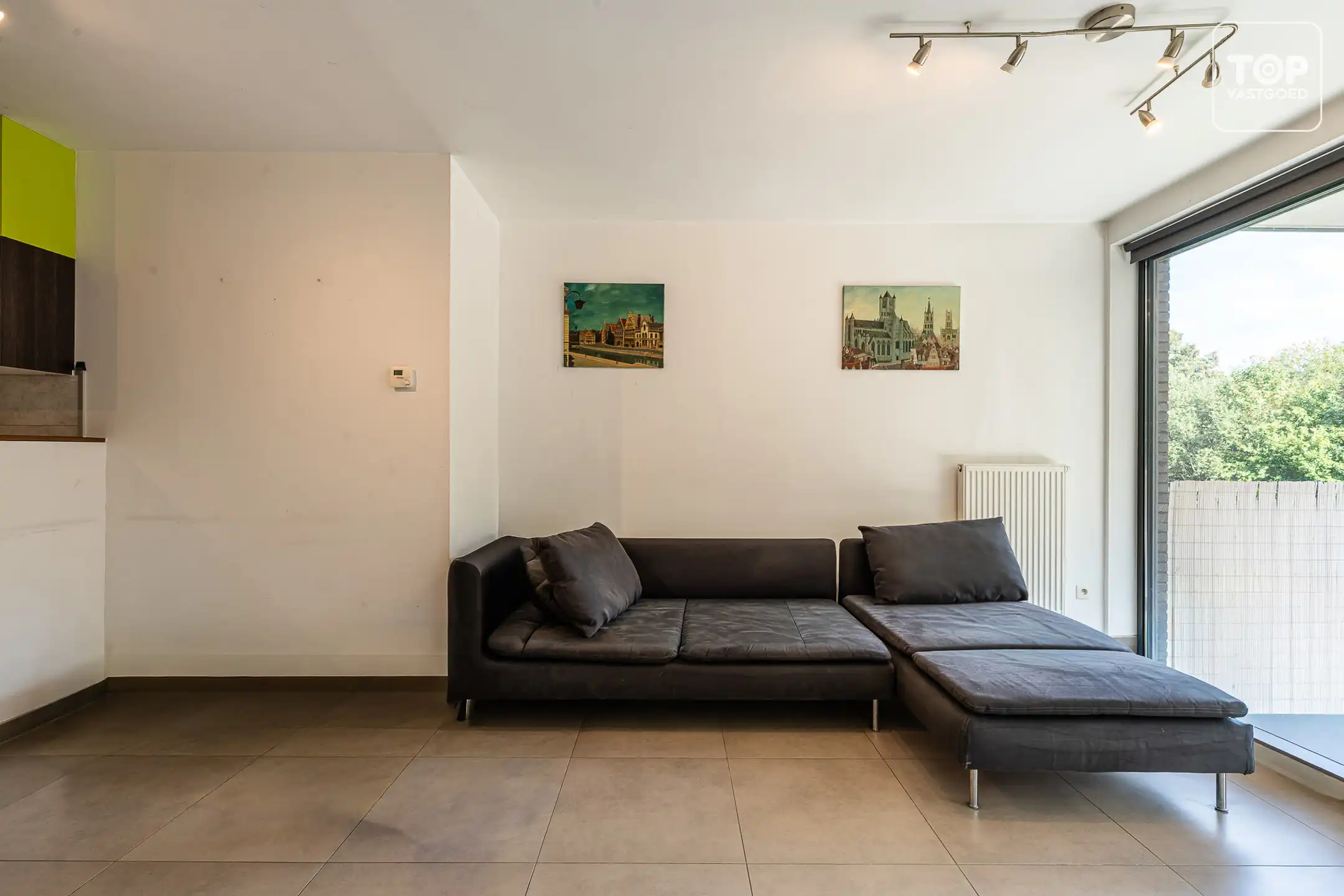 lichtrijk appartement met 1 slaapkamer en groene tuin foto 6