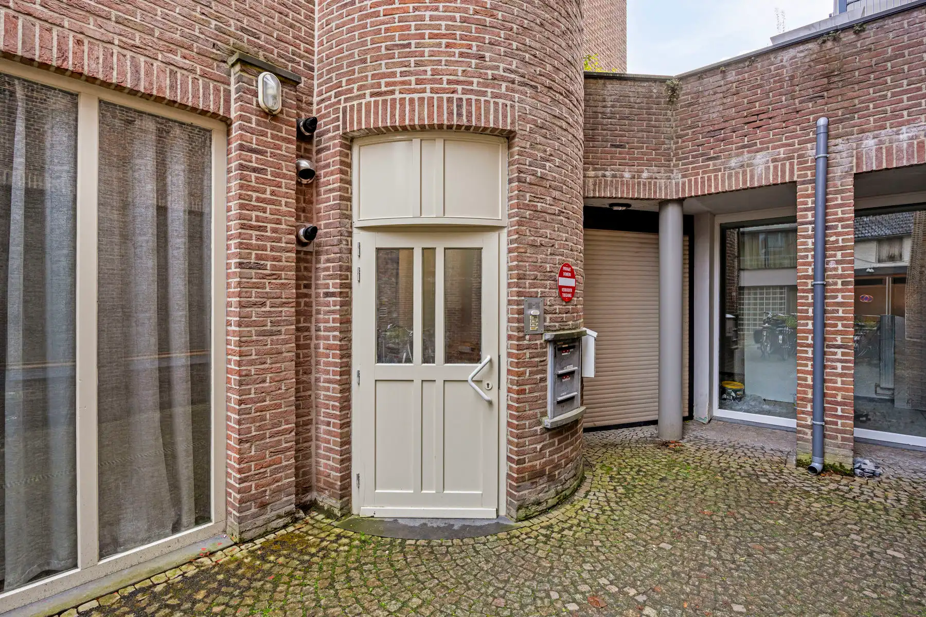 Zeer gunstig gelegen appt. met 2 slpk. in centrum Maaseik.  foto 3