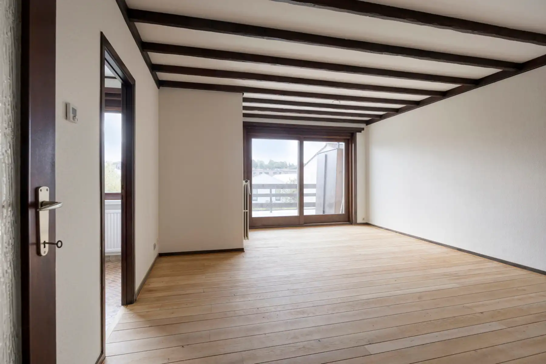 Appartementsgebouw met 5 app en achterliggende garages foto 12