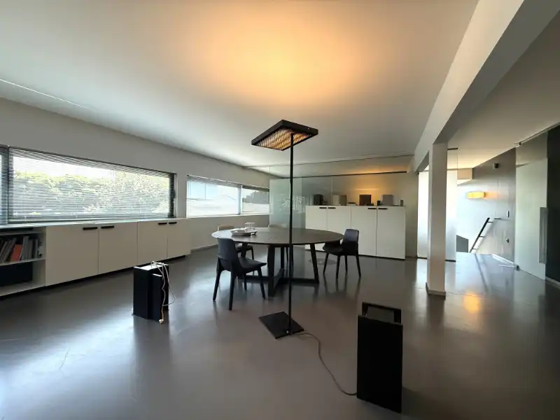 Veelzijdig bedrijfsgebouw langs de Dender met showroom, kantoren & parking foto 13