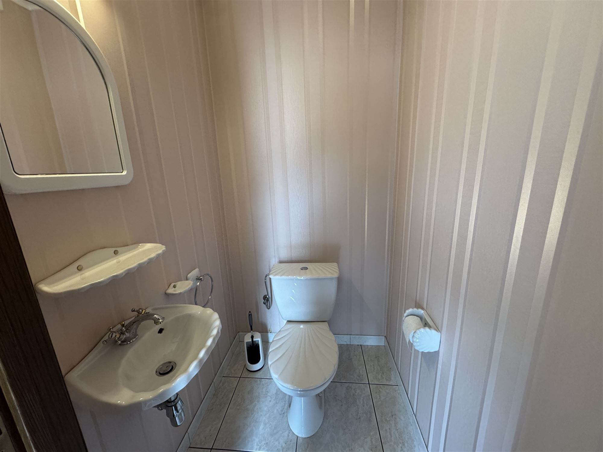 GOED ONDERHOUDEN GELIJKVLOERSE WONING MET 2 SLAAPKAMERS EN LEUKE VERANDA TE HAM foto 9