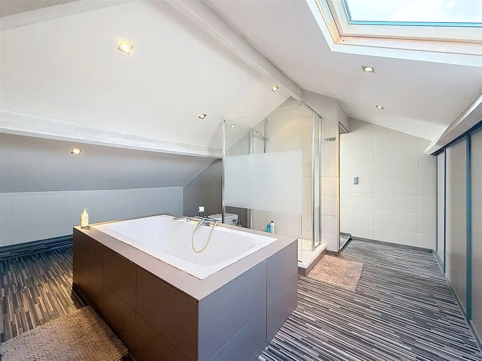 Ruime open bebouwing, 4 slpks, bureau, 14a 01ca foto 52