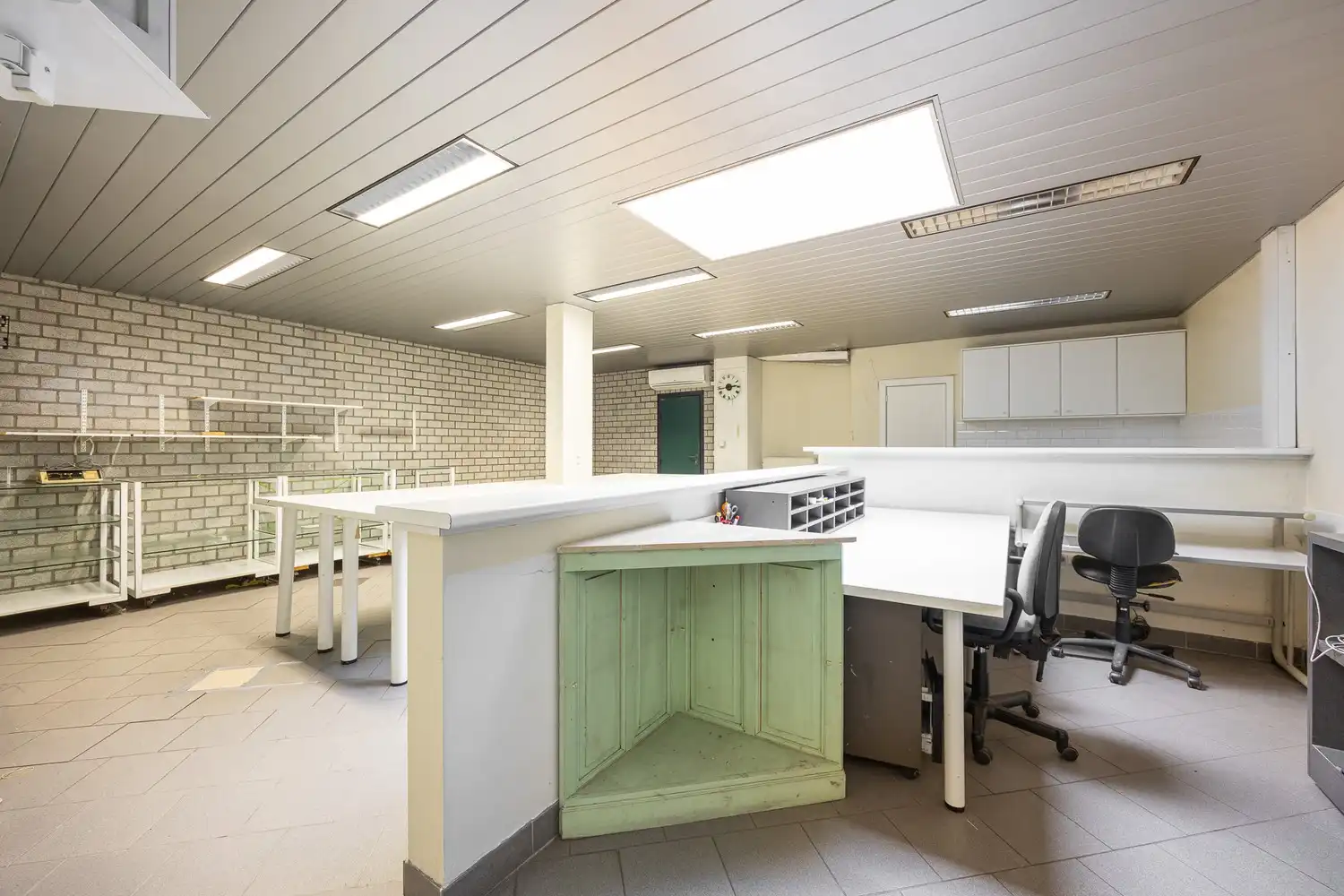 Ruim en veelzijdig handelsgelijkvloers op toplocatie foto 12