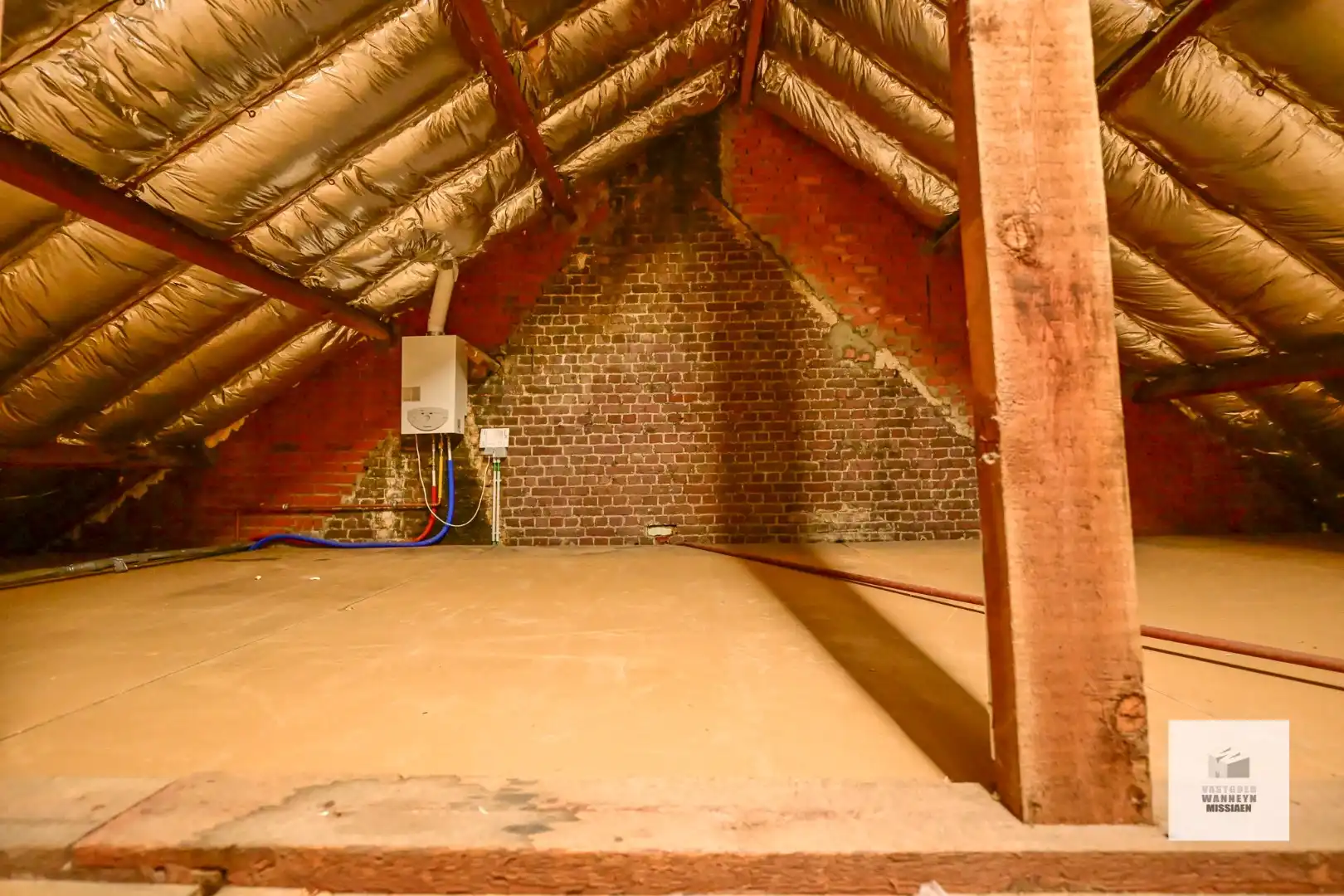 Gerenoveerde rijwoning met 3 slpk, tuin en garage in Zwevezele foto 22