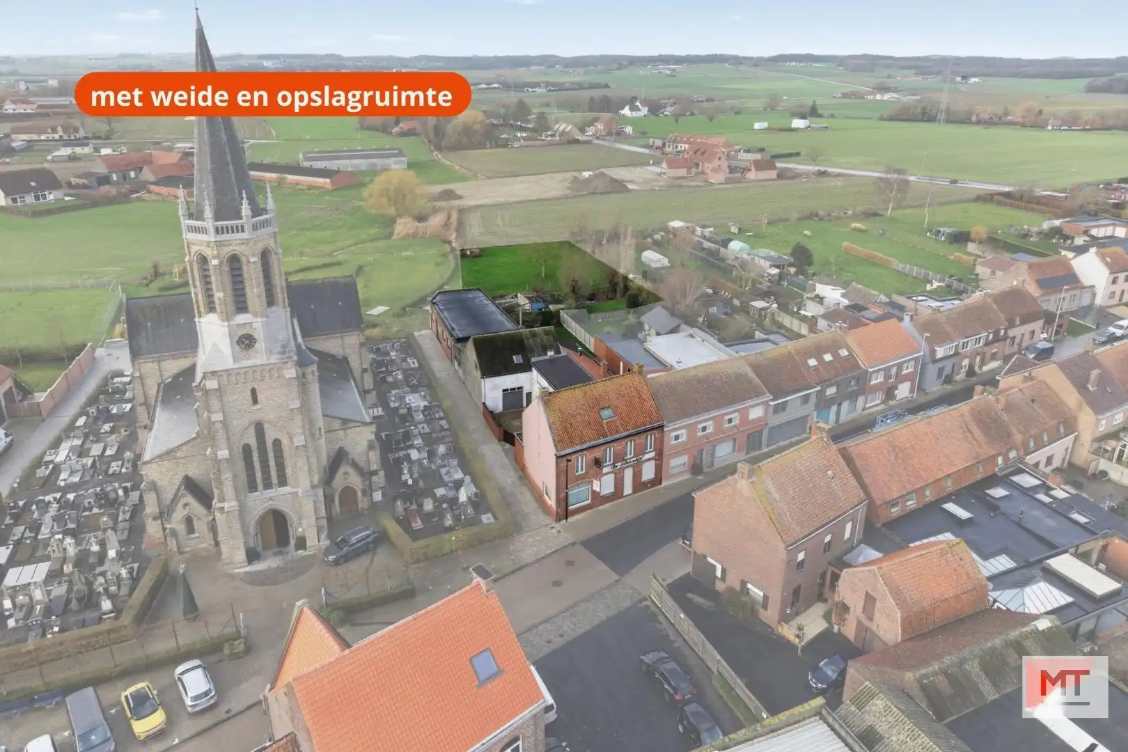 Bijzonder ruim gebouw met magazijn in de dorpskern van Zandvoorde (Zonnebeke) foto 24
