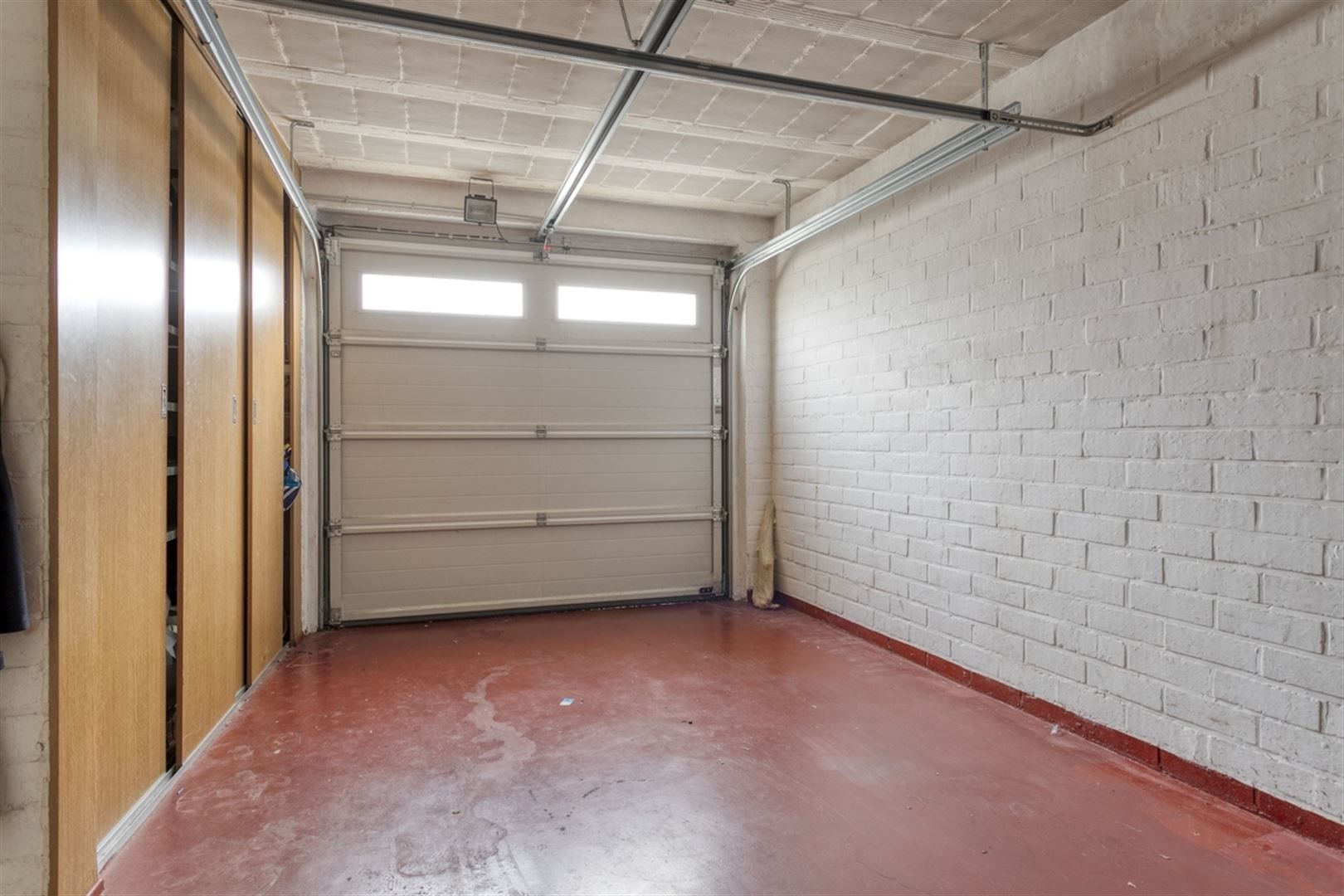 Ruime hoekwoning met 3 slaapkamers, grote zolder en 4 garages. foto 17