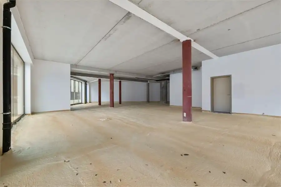 UNIEK CASCO HANDELSPAND VAN 196M² OP EEN TOPLOCATIE IN HASSELT foto 9