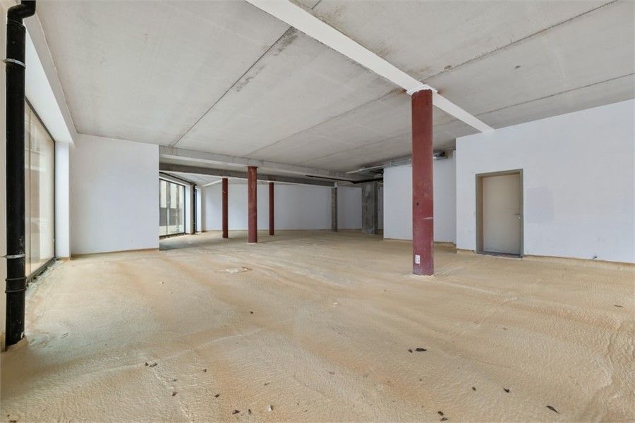 UNIEK CASCO HANDELSPAND VAN 196M² OP EEN TOPLOCATIE IN HASSELT foto 9
