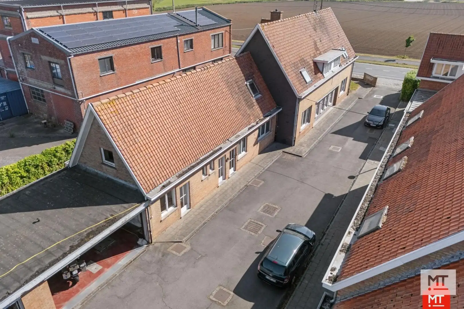 Voormalig politiecommissariaat te koop in Westrozebeke foto 3