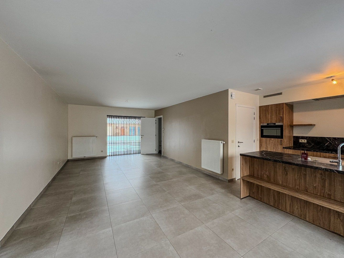 Recente woning met 3 slaapkamers, carport en tuin. foto 5