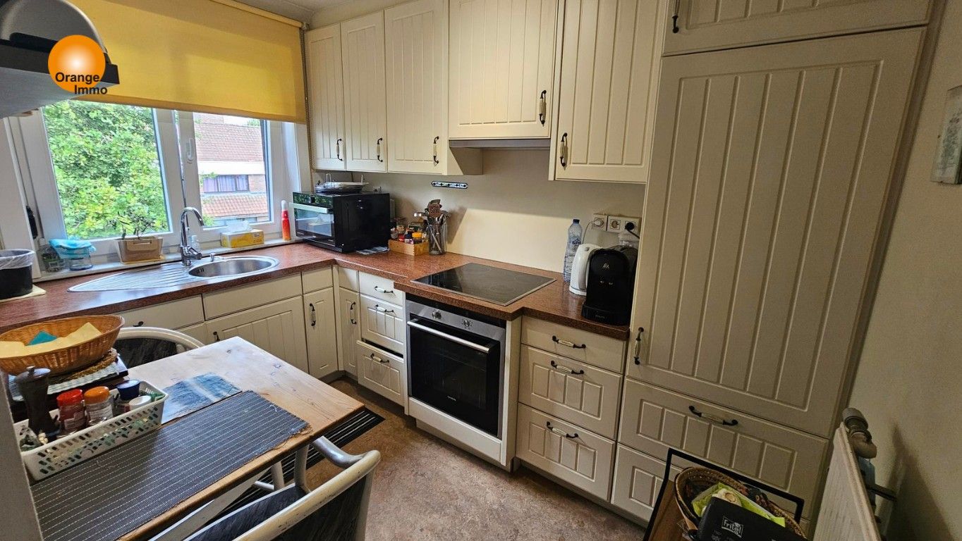 Centraal gelegen appartement op derde verdieping met afgesloten garage. foto 4