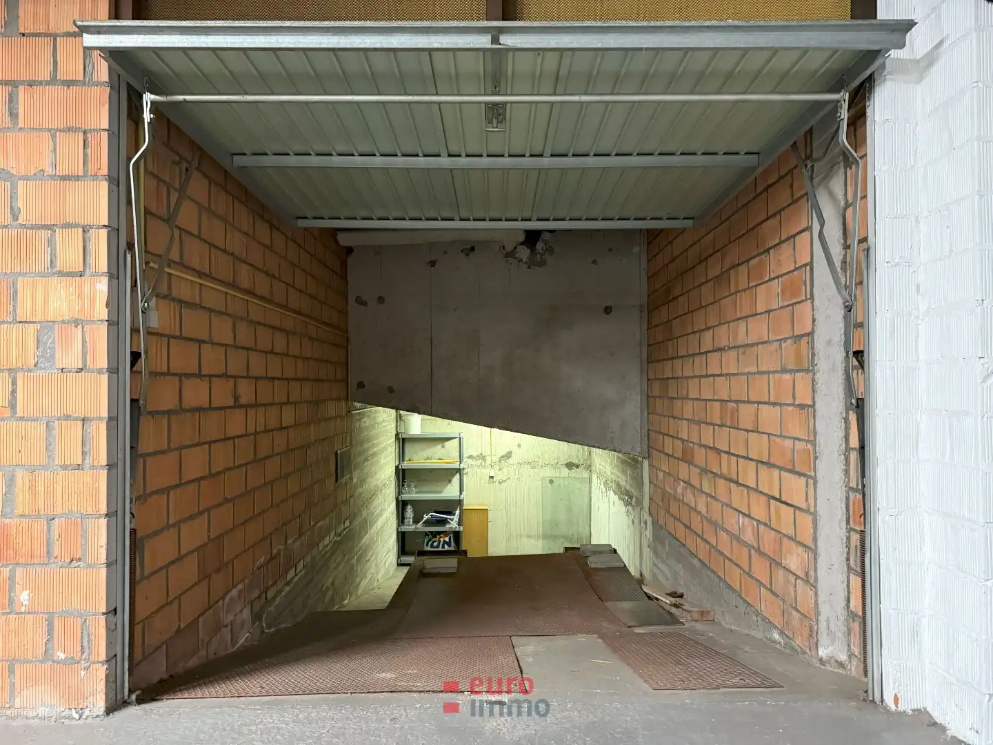 Centraal gelegen garage aan interessante prijs! foto 4