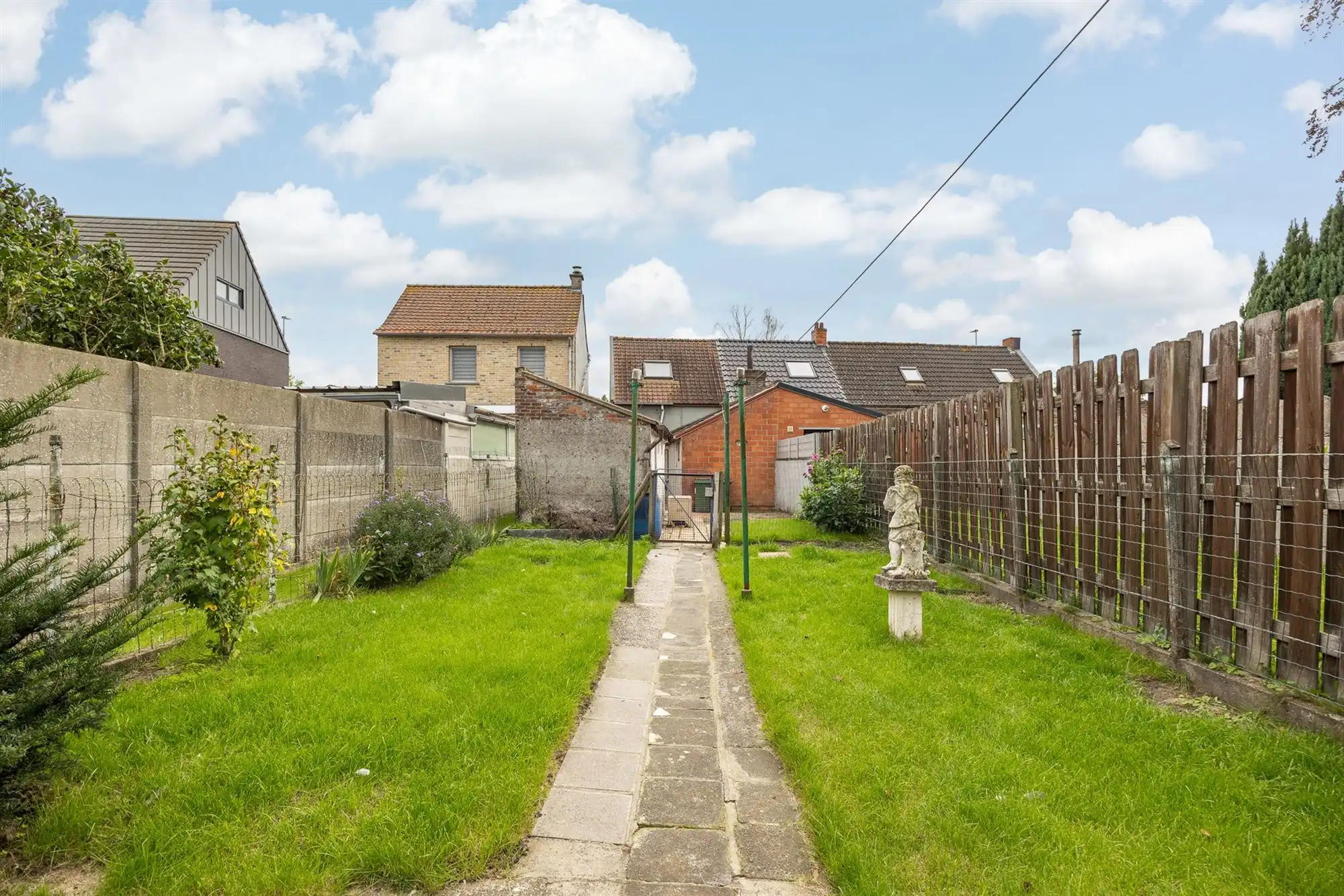 Te renoveren woning op mooi perceel van 256m² foto 12