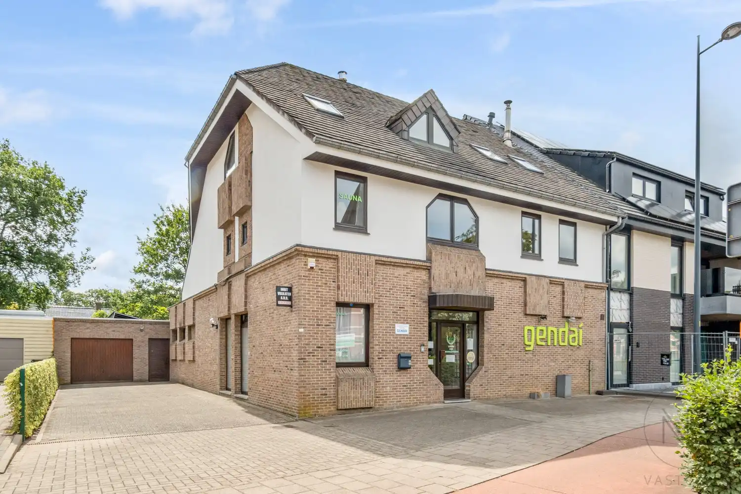 Een uitzonderlijke eigendom voor ondernemers en zelfstandigen die wonen en werken op één locatie willen combineren. foto {{pictureIndex}}