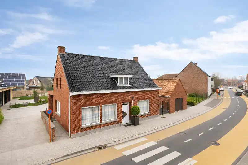 Hoofdfoto van de publicatie: Wonen op het dorpsplein, met veel ruimte.