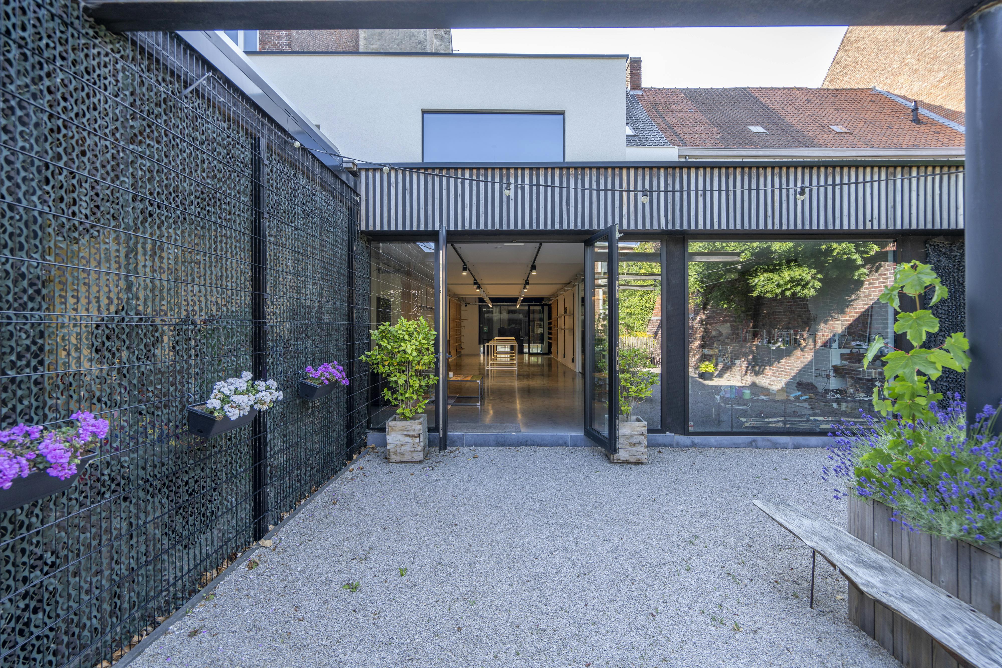 Prachtig gerenoveerde herenwoning te koop met uitweg  foto 28