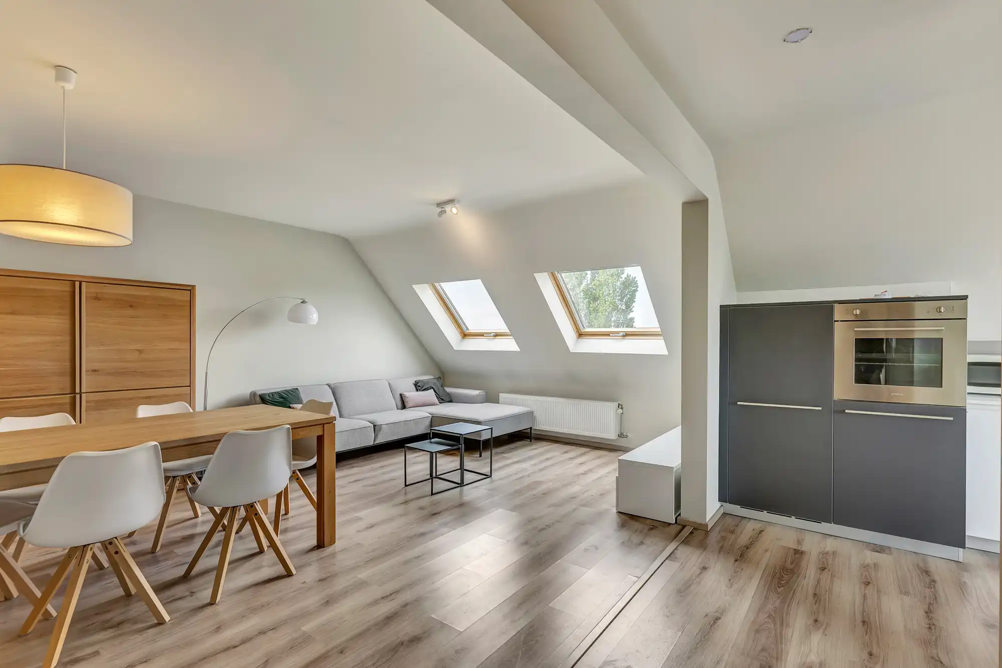 2-slaapkamer appartement met ruim terras foto 3