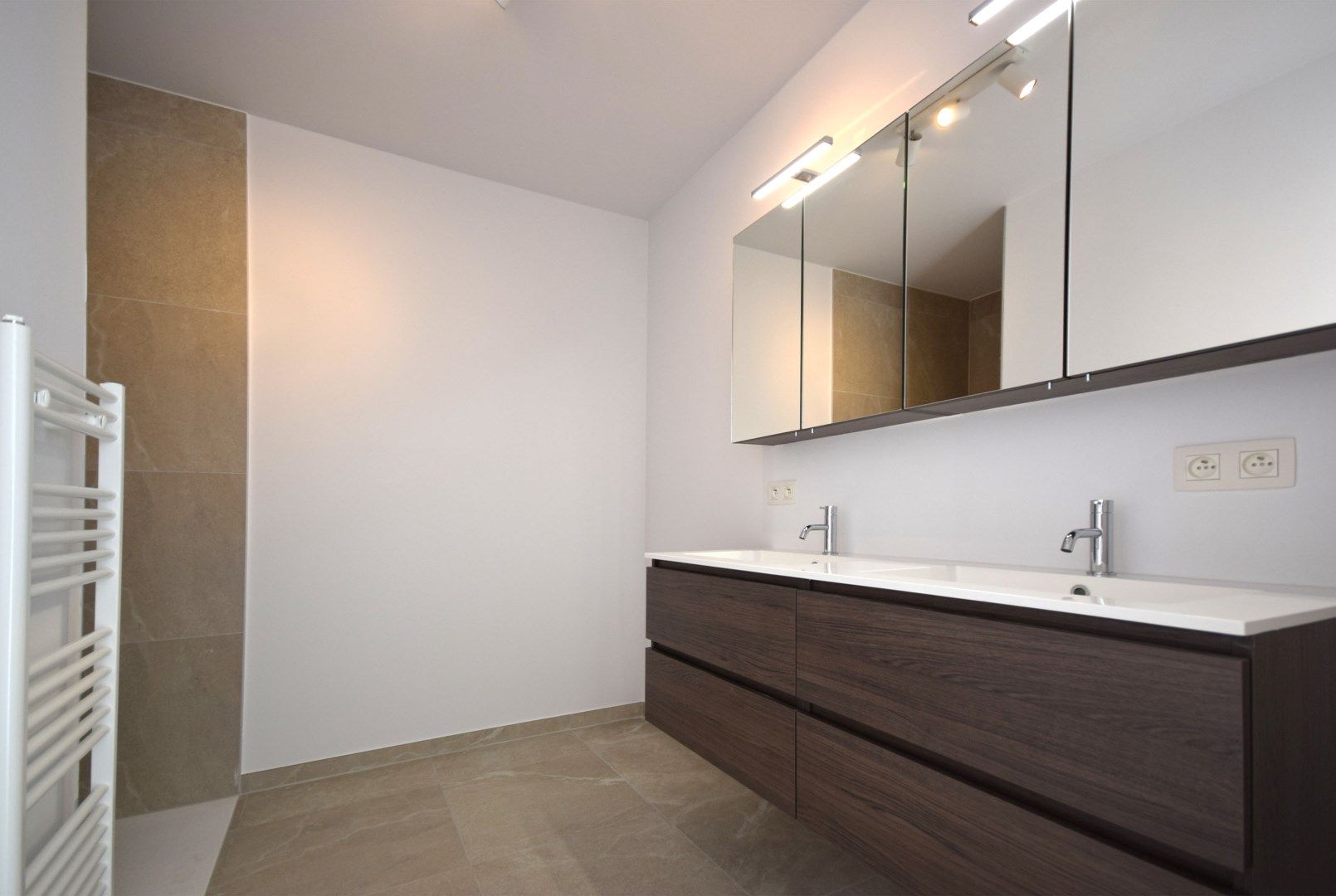 LUXE NIEUWBOUWAPPARTEMENT IN HARTJE ROESELARE foto 10