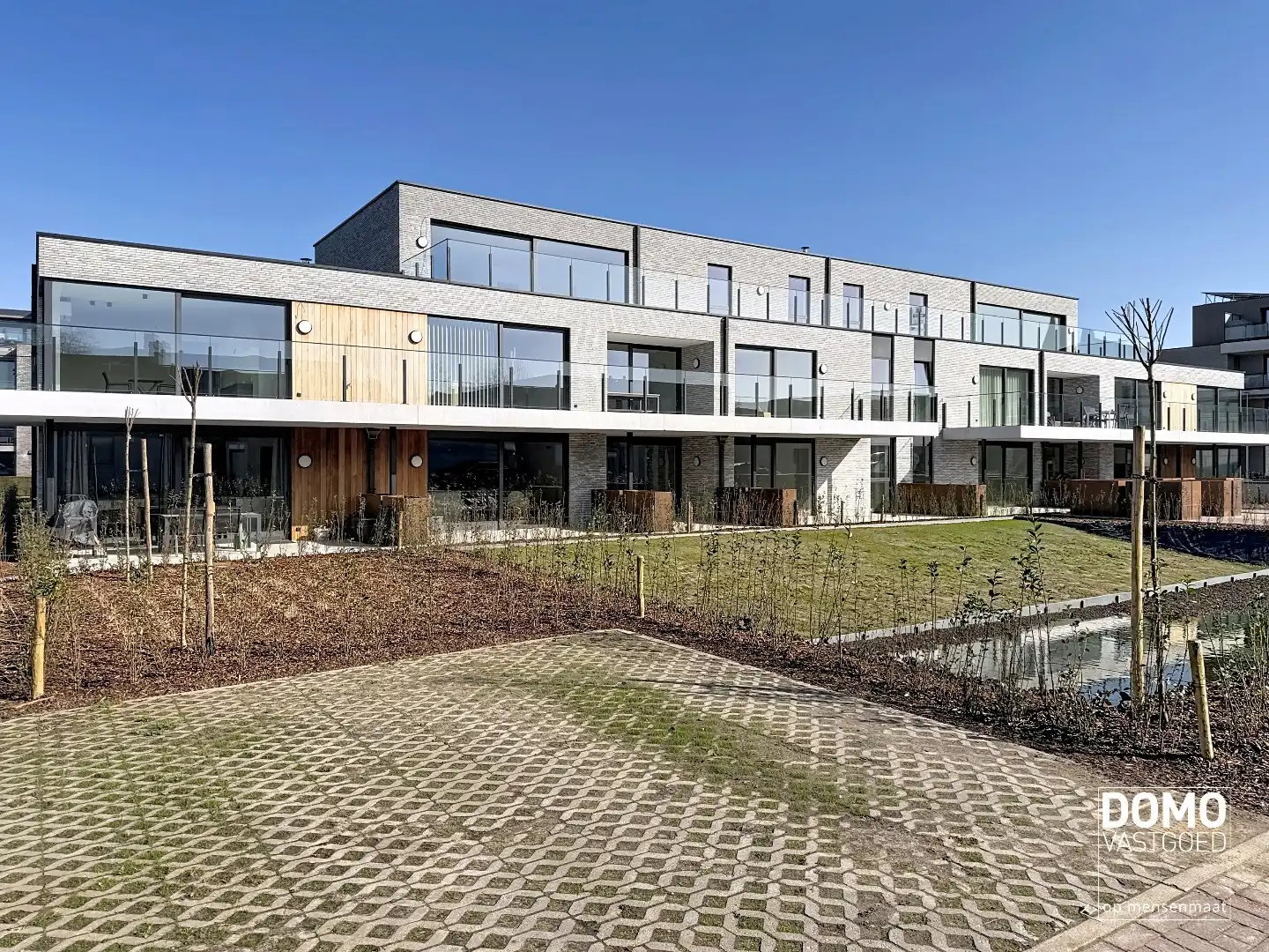 KNAP ARCHITECTURAAL WOONPROJECT IN HET CENTRUM VAN KERMT foto 4